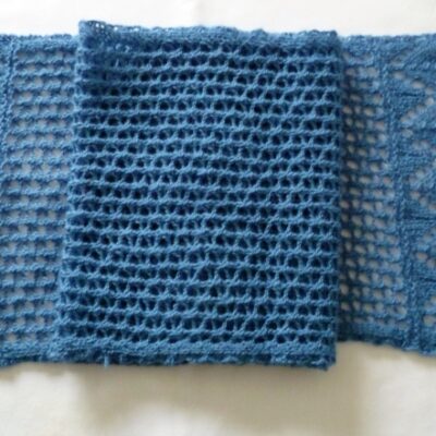 horse shoe lace scarf knitting kit knitted using a single skein of 4ply yarn